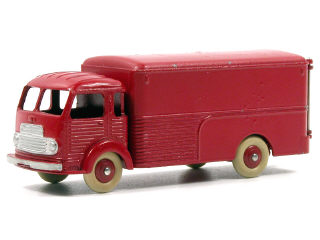 Lot 1536 - DINKY TOYS FRANCE (1)