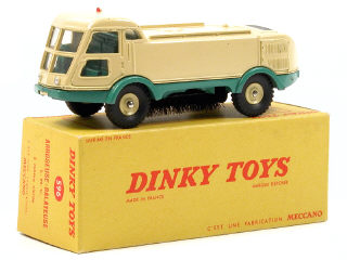 Lot 1559 - DINKY TOYS FRANCE (1)