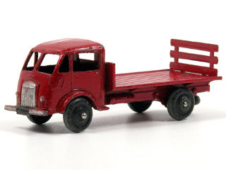Lot 1460 - DINKY TOYS (FRANCE) (1)
