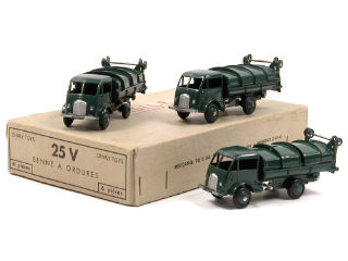 Lot 1496 - DINKY TOYS (FRANCE) (4)