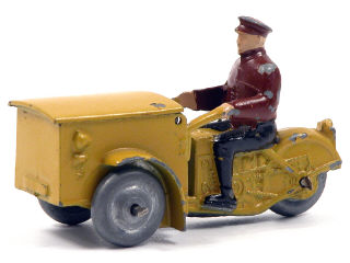 Lot 1453 - DINKY TOYS (FRANCE) (1)