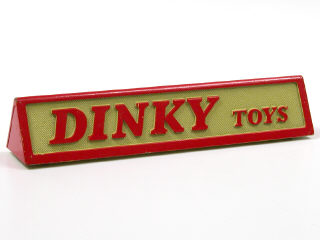 Lot 1129 - DINKY TOYS FRANCE (1)