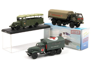 Lot 783 - DIVERS (3)