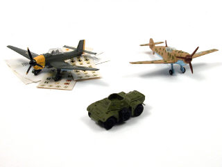 Lot 1095 - DINKY TOYS GB (3)