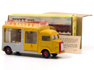 Lot 1569 - DINKY TOYS FRANCE (1)