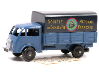Lot 1464 - DINKY TOYS FRANCE (1)