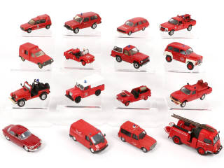 Lot 206 - DIVERS (16)