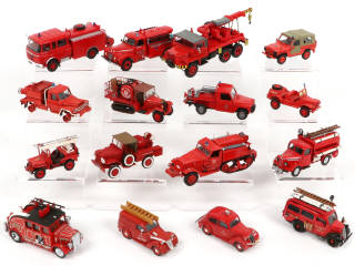 Lot 214 - DIVERS (16)