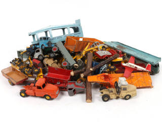 Lot 218 - DIVERS (40)