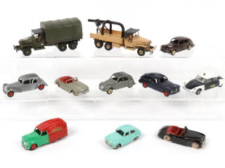 Lot 244 - DINKY TOYS (11)