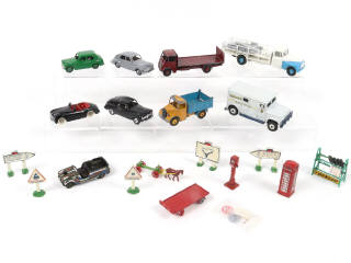 Lot 254 - DINKY TOYS (20)