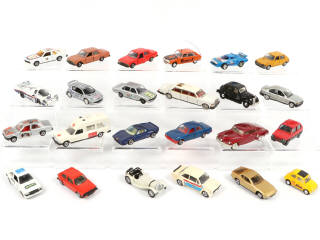 Lot 131 - DIVERS (24)