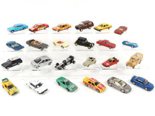 Lot 132 - DIVERS (24)