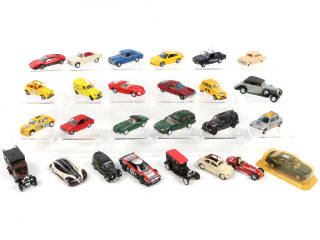Lot 137 - DIVERS (26)