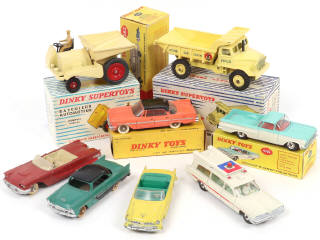 Lot 243 - DINKY TOYS (8)