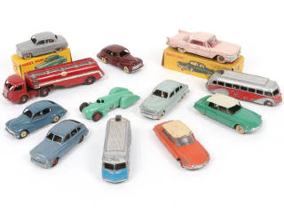 Lot 284 - DINKY TOYS (FRANCE) (12)