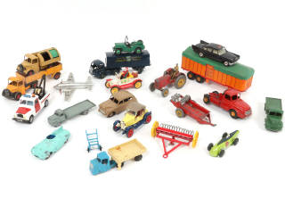 Lot 275 - DINKY TOYS (20)
