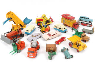 Lot 269 - DINKY TOYS (20)