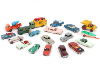 Lot 270 - DINKY TOYS (20)