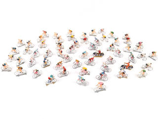 Lot 23 - DIVERS (40)