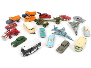 Lot 271 - DINKY TOYS (20)