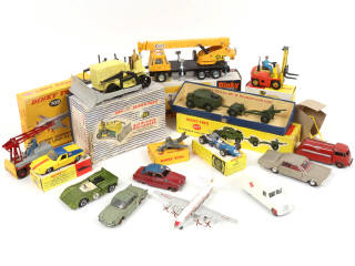 Lot 252 - DINKY TOYS (15)