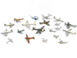 Lot 279 - DINKY TOYS (20)
