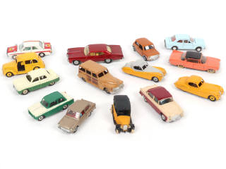 Lot 248 - DINKY TOYS (14)
