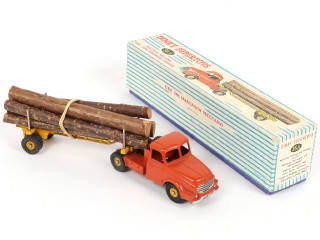 Lot 252 - DINKY TOYS (FRANCE) (1)