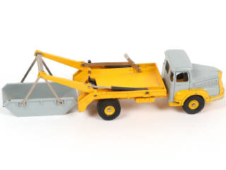 Lot 251 - DINKY TOYS (FRANCE) (1)