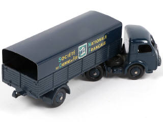 Lot 229 - DINKY TOYS (FRANCE) (1)