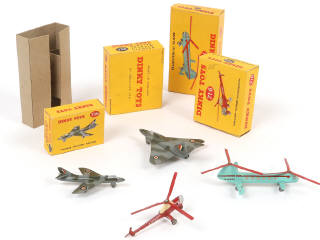 Lot 276 - DINKY TOYS (GB) (4)
