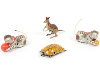 Lot 17 - DIVERS (4)
