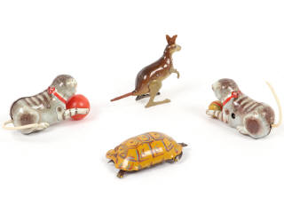 Lot 17 - DIVERS (4)