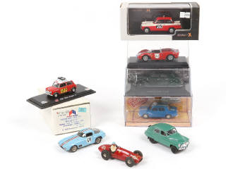 Lot 85 - DIVERS (8)