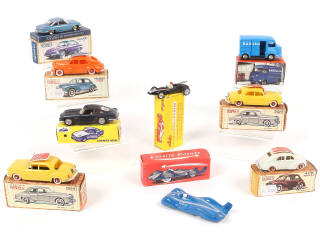 Lot 89 - DIVERS (9)