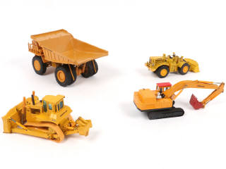 Lot 61 - DIVERS (4)