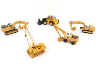 Lot 65 - DIVERS (5)