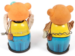 Lot 121 - DIVERS (2)