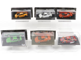 Lot 117 - DIVERS (12)
