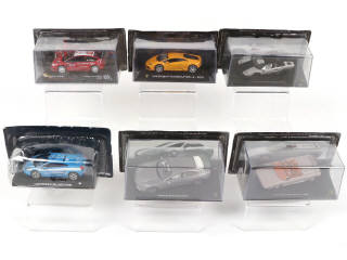 Lot 118 - DIVERS (12)