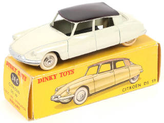 Lot 330 - DINKY TOYS (FRANCE) (1)