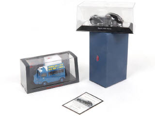 Lot 52 - DIVERS (2)