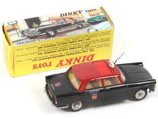 Lot 334 - DINKY TOYS (FRANCE) (1)
