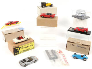 Lot 63 - DIVERS (8)
