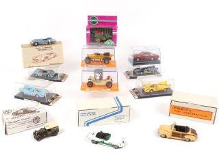 Lot 72 - DIVERS (12)