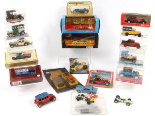 Lot 128 - DIVERS (21)