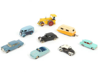 Lot 67 - DIVERS (8)