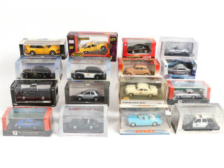 Lot 124 - DIVERS (16)