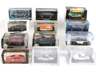 Lot 96 - DIVERS (12)